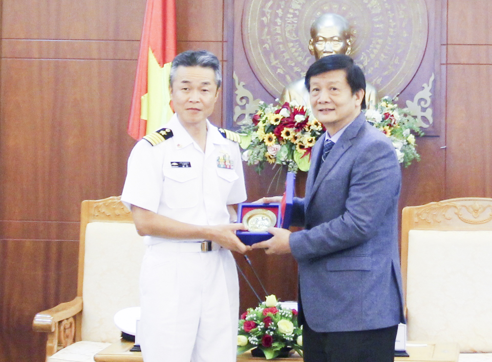 Lãnh đạo tỉnh Khánh Hòa tiếp Tư lệnh Đơn vị tàu ngầm Nhật Bản