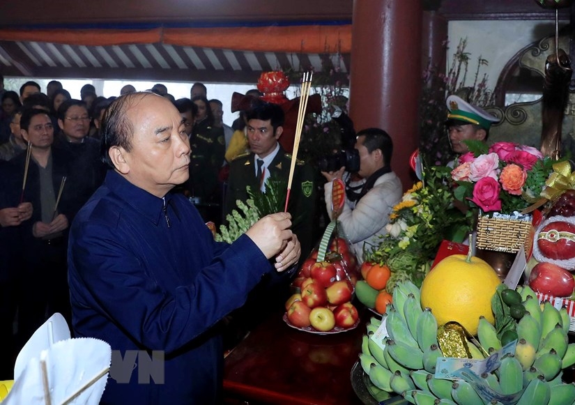 Dâng hương tưởng niệm Chủ tịch Hồ Chí Minh