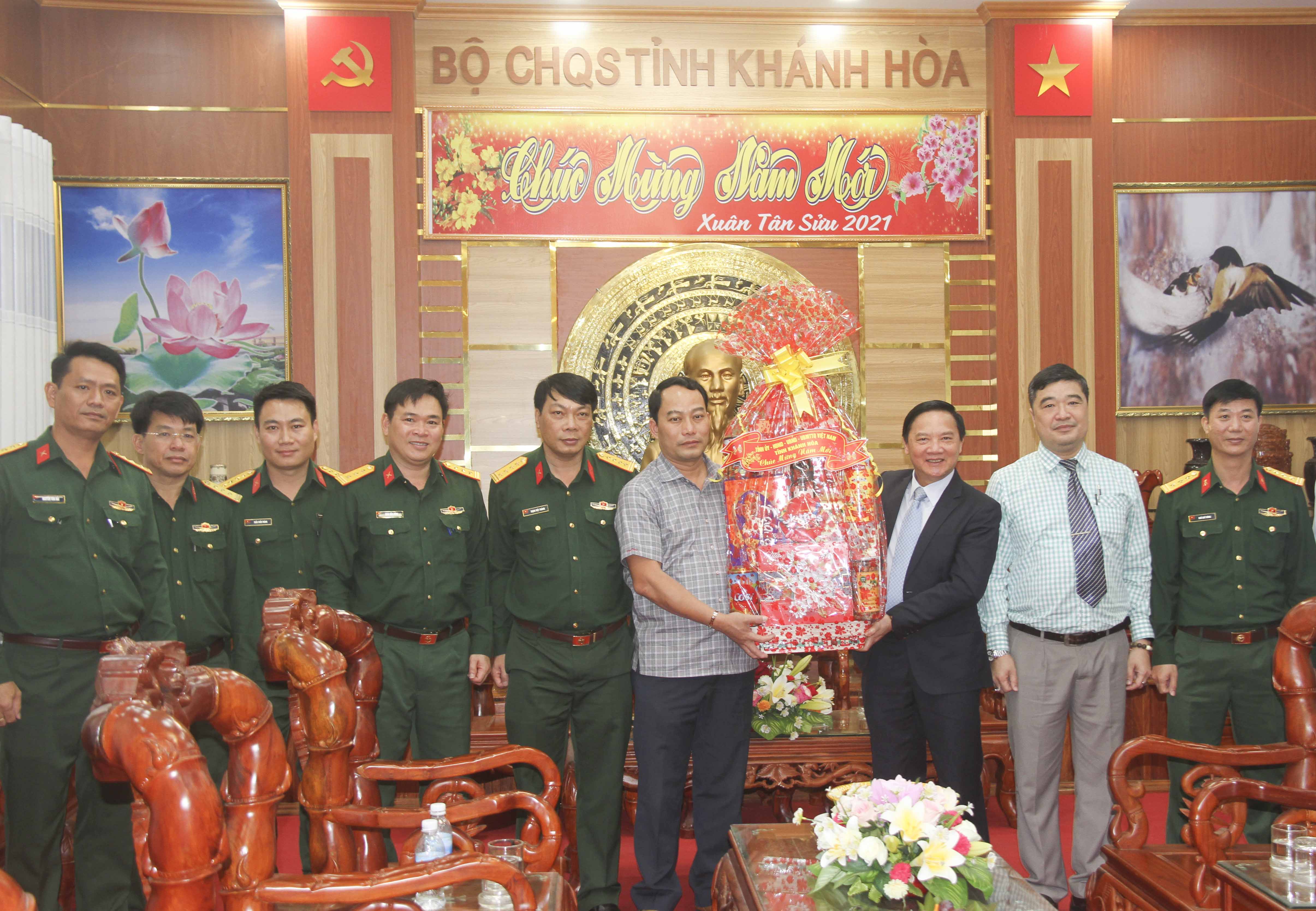 Bí thư Tỉnh ủy Nguyễn Khắc Định thăm các đơn vị trực chiến