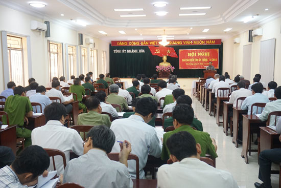 Hội nghị Báo cáo viên Tỉnh ủy tháng 4/2016
