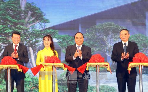 Thủ tướng cắt băng khánh thành Trung tâm hội nghị quốc tế Ariyana phục vụ APEC