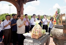 Thủ tướng dâng hương tưởng nhớ các Anh hùng Liệt sỹ ở Thành cổ Quảng Trị