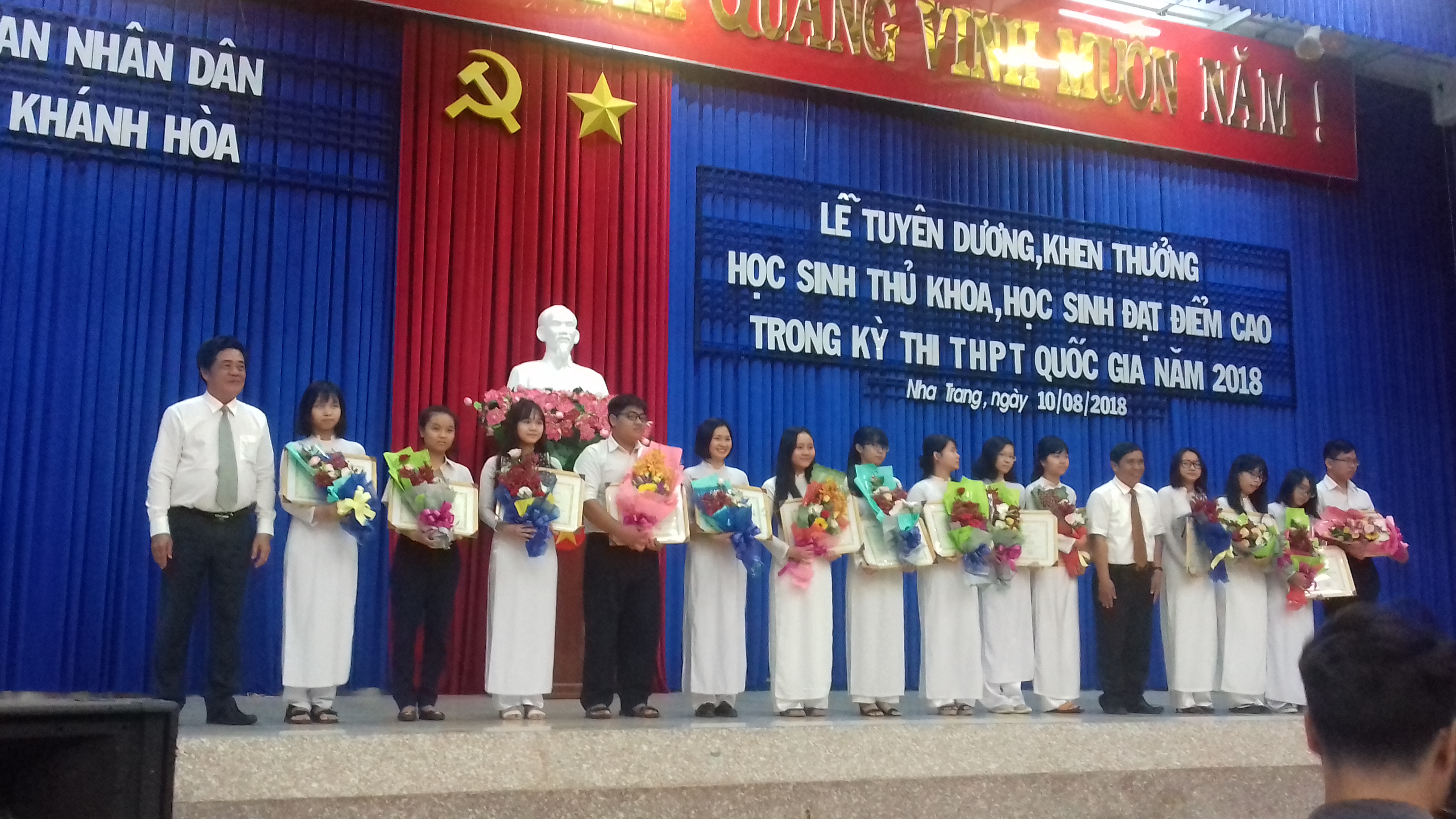 Lễ tuyên dương, khen thưởng học sinh thủ khoa, học sinh đạt điểm cao trong kỳ thi THPT Quốc gia 2018