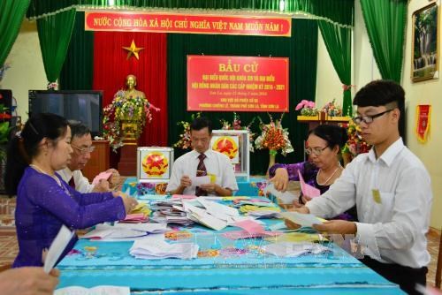 Cuộc bầu cử thành công tốt đẹp, các địa phương khẩn trương kiểm phiếu
