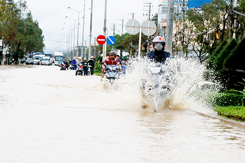 Tình trạng ngập nước trên đường 23-10: Sẽ xử lý dứt điểm