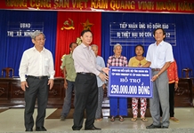 Thăm, hỗ trợ các gia đình có người thiệt mạng, sập nhà sau bão tại Ninh Hòa