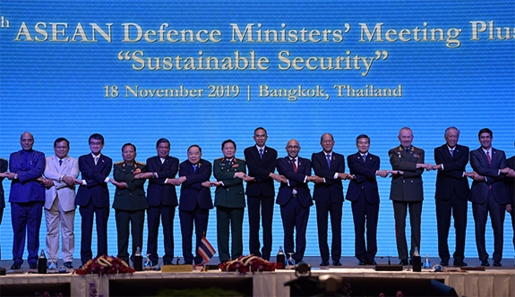 Một số hình ảnh hoạt động của Bộ trưởng Ngô Xuân Lịch trong chuyến tham dự ADMM hẹp và ADMM+ lần thứ 6