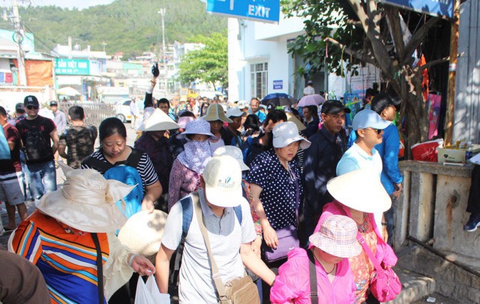DU LỊCH NHA TRANG ĐANG LÚNG TÚNG TRƯỚC LÀN SÓNG KHÁCH TRUNG QUỐC