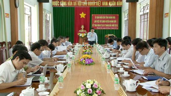 Khánh Sơn cần làm tốt công tác bảo vệ rừng, công tác an sinh xã hội và giảm nghèo bền vững 