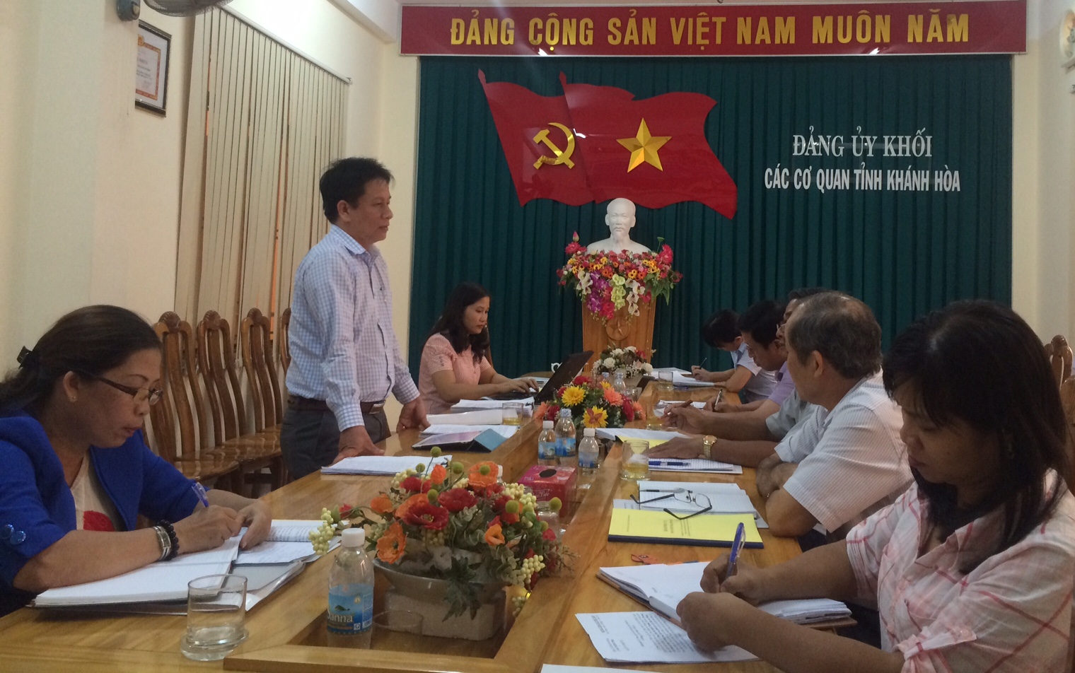 Kiểm tra việc tổ chức học tập, quán triệt, triển khai thực hiện Nghị quyết Đại hội Đảng toàn quốc lần thứ XII và Nghị quyết Đại hội đại biểu Đảng bộ tỉnh Khánh Hòa lần thứ XVII tại Đảng ủy Khối các cơ quan tỉnh.