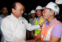 Thủ tướng Nguyễn Xuân Phúc kiểm tra tiến độ dự án hầm đường bộ qua đèo Cả