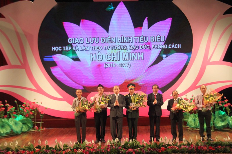 Vận dụng sáng tạo trong học và làm theo Bác ở khu vực miền Trung – Tây Nguyên