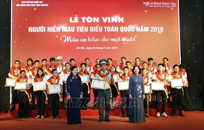 Tôn vinh 100 người hiến máu tiêu biểu toàn quốc năm 2019