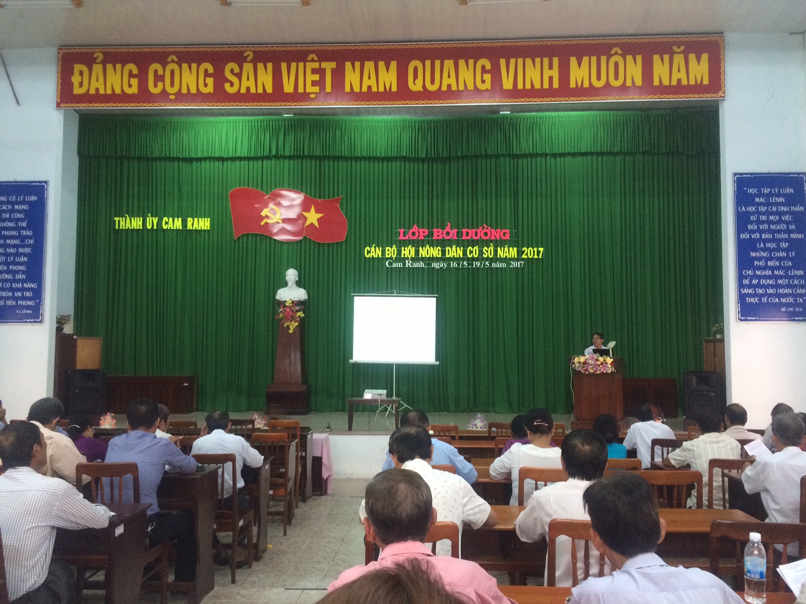 Trung tâm Bồi dưỡng chính trị thành phố Cam Ranh: 133 học viên tham dự bồi dưỡng lý luận chính trị và nghiệp vụ dành cho cán bộ Hội Nông dân cơ sở năm 2017