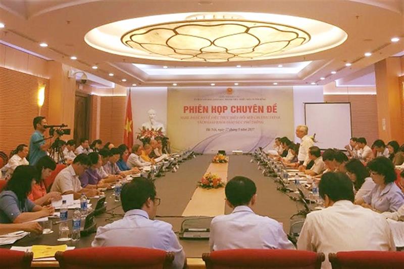 Ủy ban Văn hóa, Giáo dục, TN, TN và NĐ nghe báo cáo về việc thực hiện đổi mới chương trình, sách giáo khoa giáo dục phổ thông