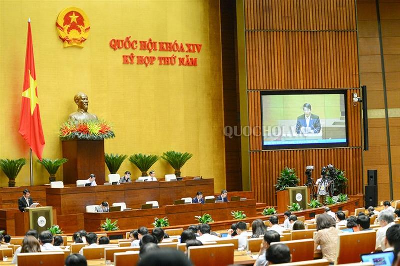 Quốc hội nghe tờ trình và báo cáo thẩm tra về xử lý một số vấn đề phát sinh trong điều hành NSNN năm 2017 và dự toán NSNN từ năm 2018-2020