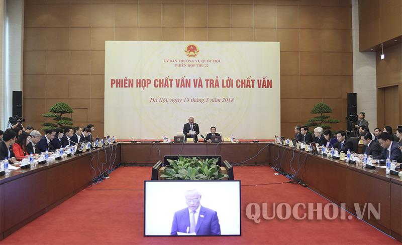 ỦY BAN THƯỜNG VỤ QUỐC HỘI CHẤT VẤN BỘ TRƯỞNG BỘ TƯ PHÁP LÊ THÀNH LON