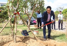 Ông Hà Quốc Trị dự lễ hưởng ứng Tết trồng cây