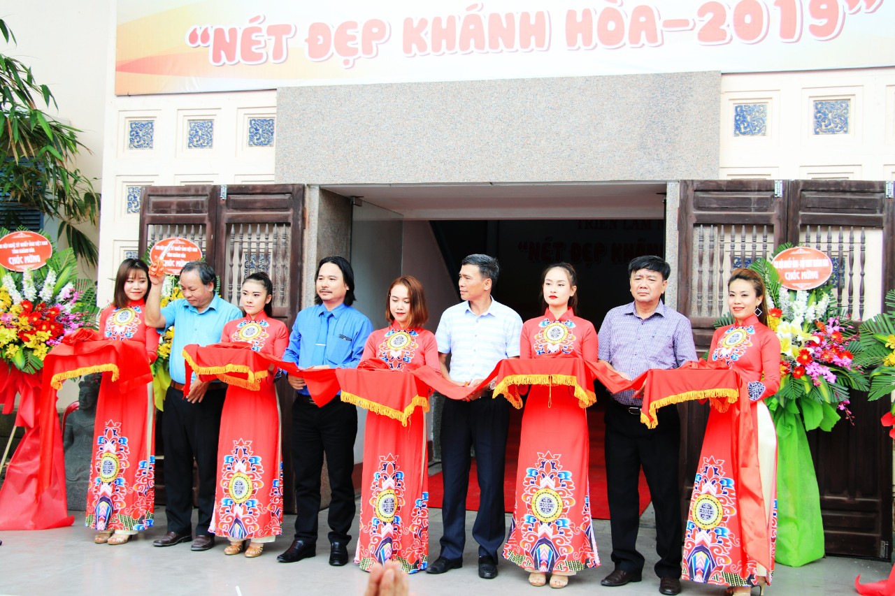 Khai mạc triển lãm ảnh nghệ thuật về Nét đẹp Khánh Hòa 