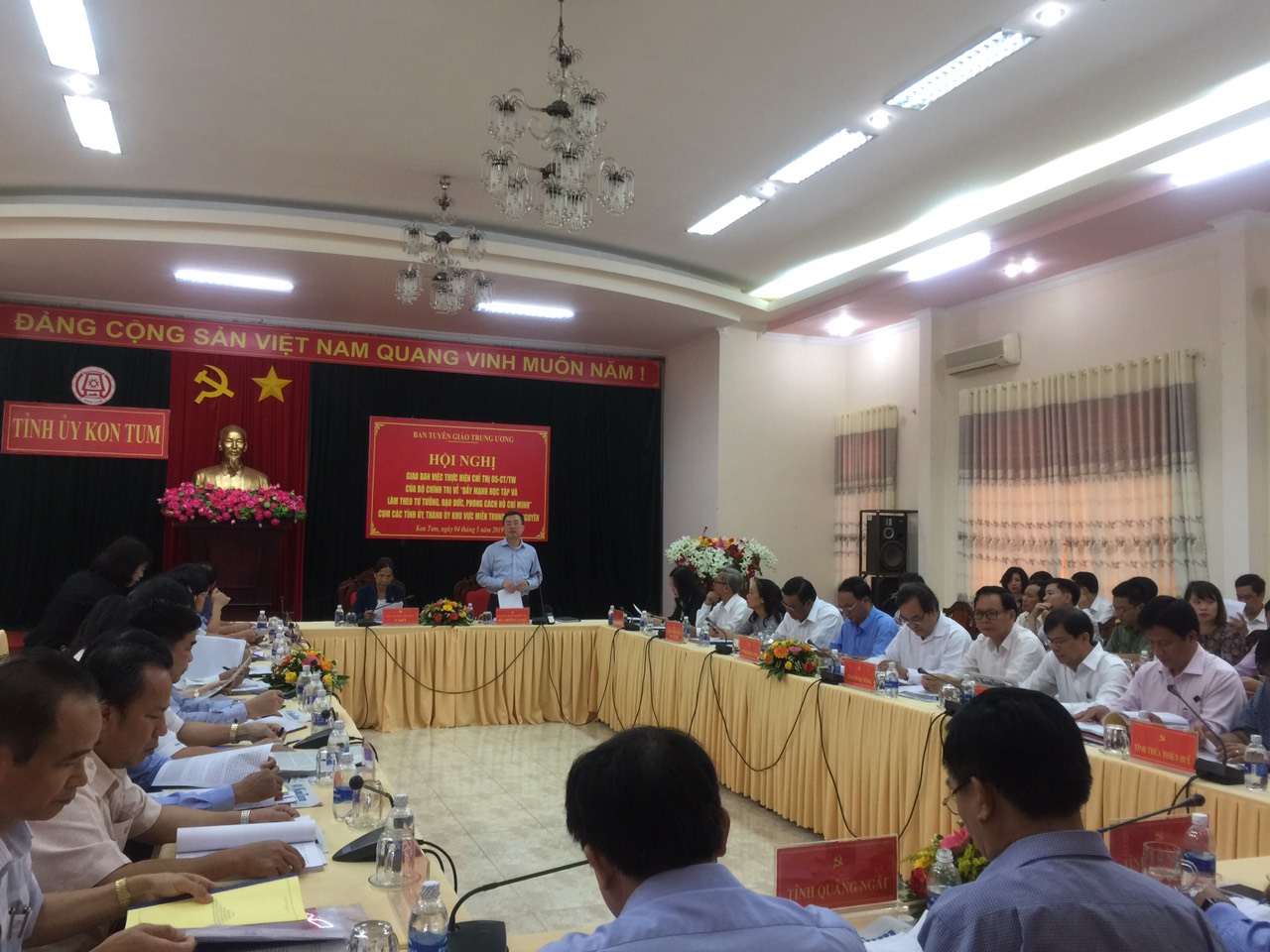 Tạo bước đột phá trong học tập và làm theo tư tưởng, đạo đức, phong cách Hồ Chí Minh 