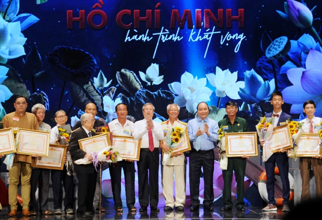 Làm cho tư tưởng, đạo đức, phong cách Hồ Chí Minh thật sự trở thành nền tảng tinh thần vững chắc