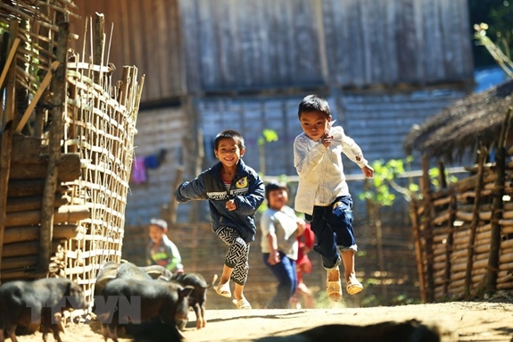 HÃY YÊU THƯƠNG VÀ CHIA SẺ