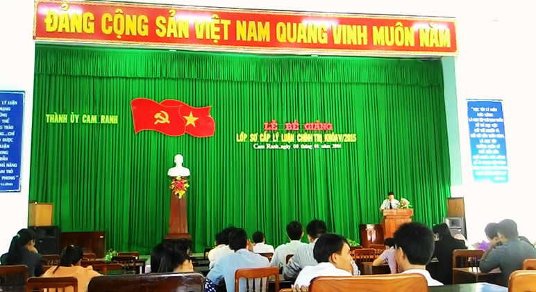 TRUNG TÂM BỒI DƯỠNG CHÍNH TRỊ THÀNH PHỐ CAM RANH - 61 HỌC VIÊN ĐƯỢC CẤP BẰNG TỐT NGHIỆP  SƠ CẤP LÝ LUẬN CHÍNH TRỊ