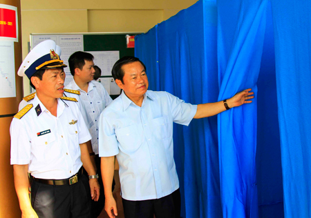 Kiểm tra công tác bầu cử huyện Trường Sa