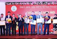 Lãnh đạo tỉnh gặp mặt, chúc Tết kiều bào và khách quốc tế