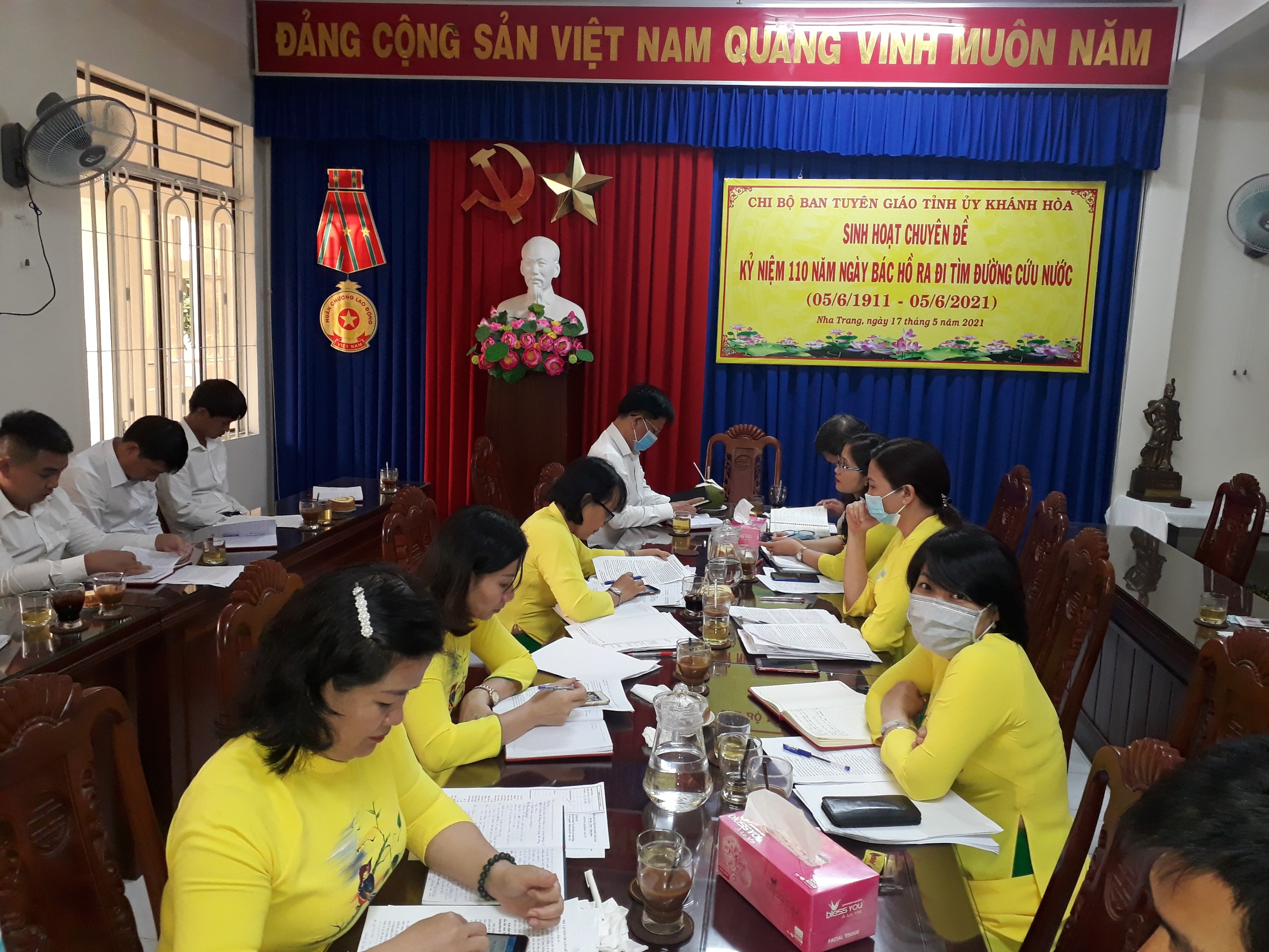 Chi bộ Ban Tuyên giáo Tỉnh ủy sinh hoạt chuyên đề: “Kỷ niệm 110 năm Ngày Bác Hồ ra đi tìm đường cứu nước (05/6/1911 – 05/6/2021)