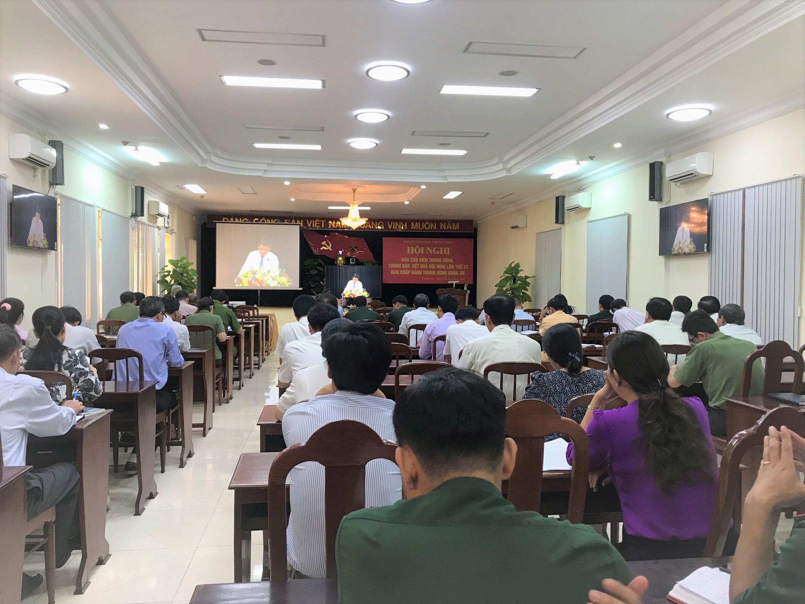 Tuyền truyền kết quả Hội nghị Trung ương lần thứ 12