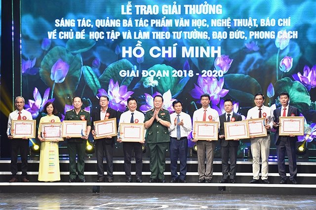 Trao Giải thưởng sáng tác, quảng bá tác phẩm văn học, nghệ thuật, báo chí về chủ đề “Học tập và làm theo tư tưởng, đạo đức, phong cách Hồ Chí Minh”