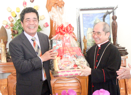 Thăm, tặng quà nhân dịp Giáng sinh 2016