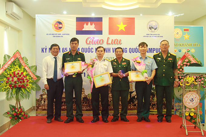 Giao lưu kỷ niệm 65 năm Quốc khánh Vương quốc Campuchia