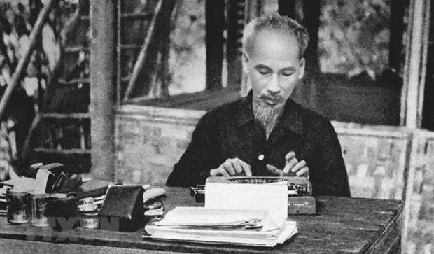 Hình ảnh Chủ tịch Hồ Chí Minh vĩ đại trong lòng dân tộc Việt Nam và thế giới