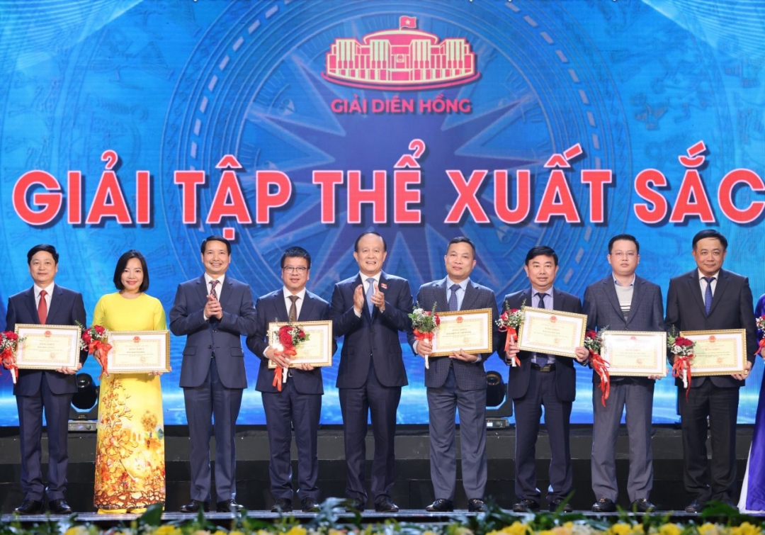 Lễ trao Giải Diên Hồng - Giải báo chí toàn quốc về Quốc hội và Hội đồng nhân dân lần thứ hai
