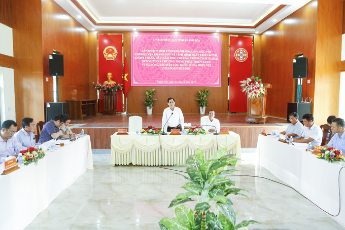 Khánh Sơn phải phấn đấu thoát khỏi huyện nghèo vào năm 2025