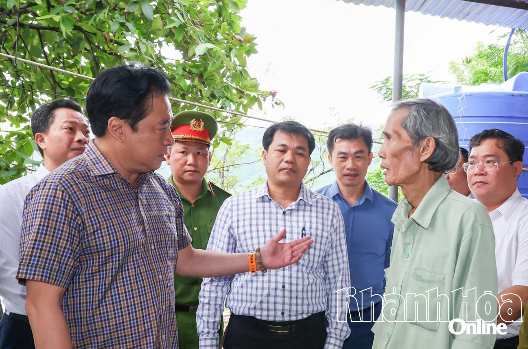 Chủ tịch UBND tỉnh Nguyễn Khắc Toàn yêu cầu chính quyền địa phương, người dân chủ động ứng phó với cơn bão số 13