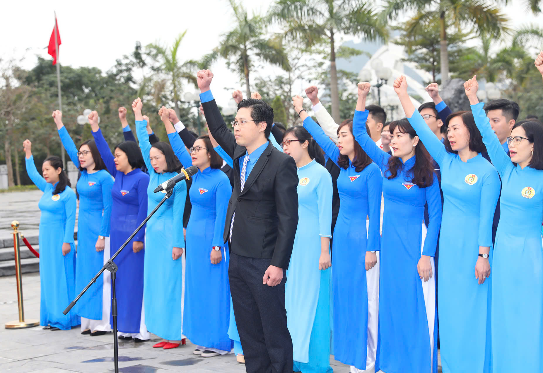 Bảo vệ nền tảng tư tưởng của Đảng dưới góc độ chống chủ nghĩa cá nhân nhìn từ cuộc đấu tranh trong chính bản thân mỗi cán bộ, đảng viên