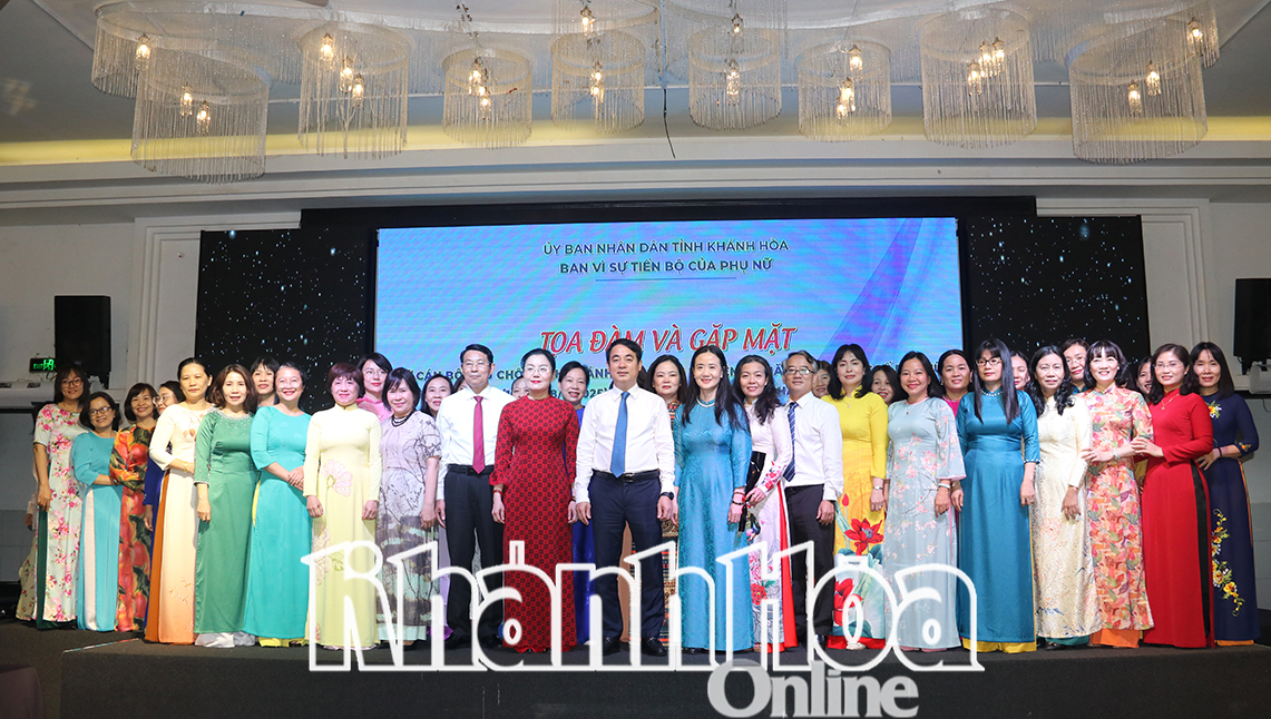 Lãnh đạo tỉnh gặp mặt, chúc mừng các nữ cán bộ chủ chốt