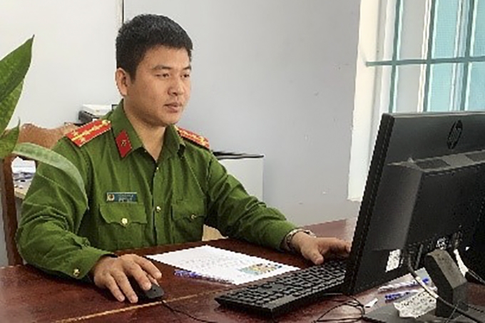 Cán bộ công an làm theo lời Bác