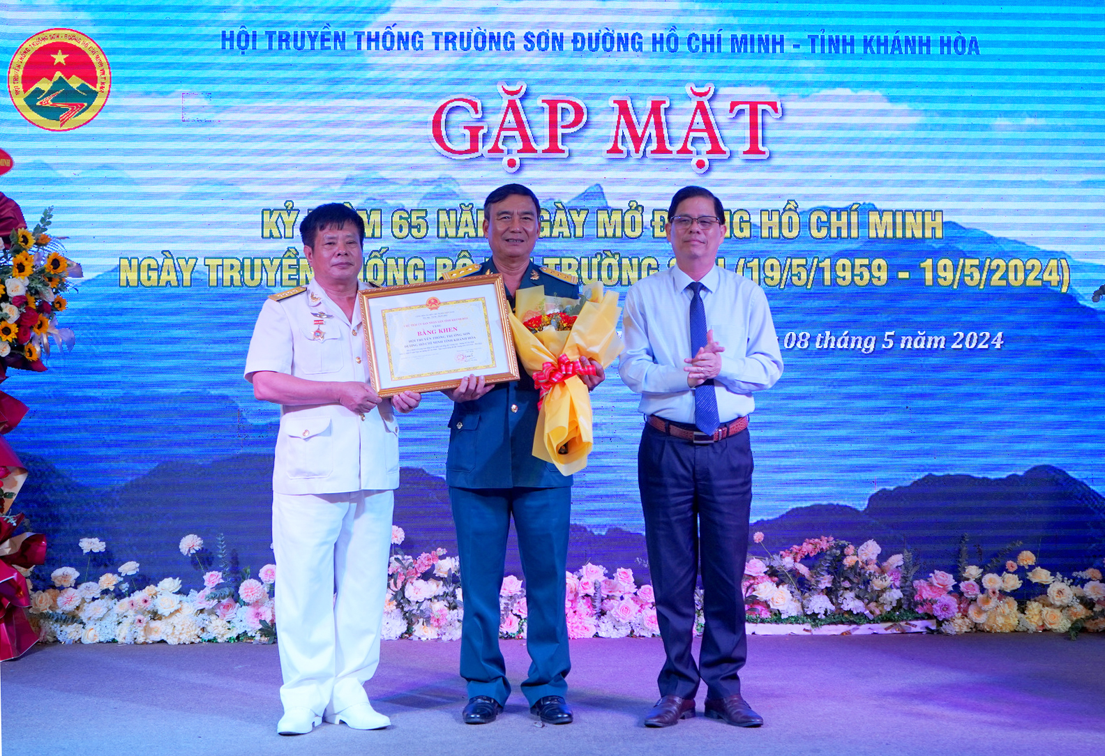 Gặp mặt kỷ niệm 65 năm ngày mở đường Hồ Chí Minh - Ngày truyền thống bộ đội Trường Sơn