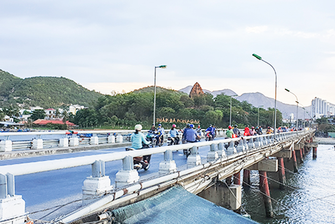 Điều chỉnh phương án phân luồng giao thông phục vụ thi công cầu Xóm Bóng