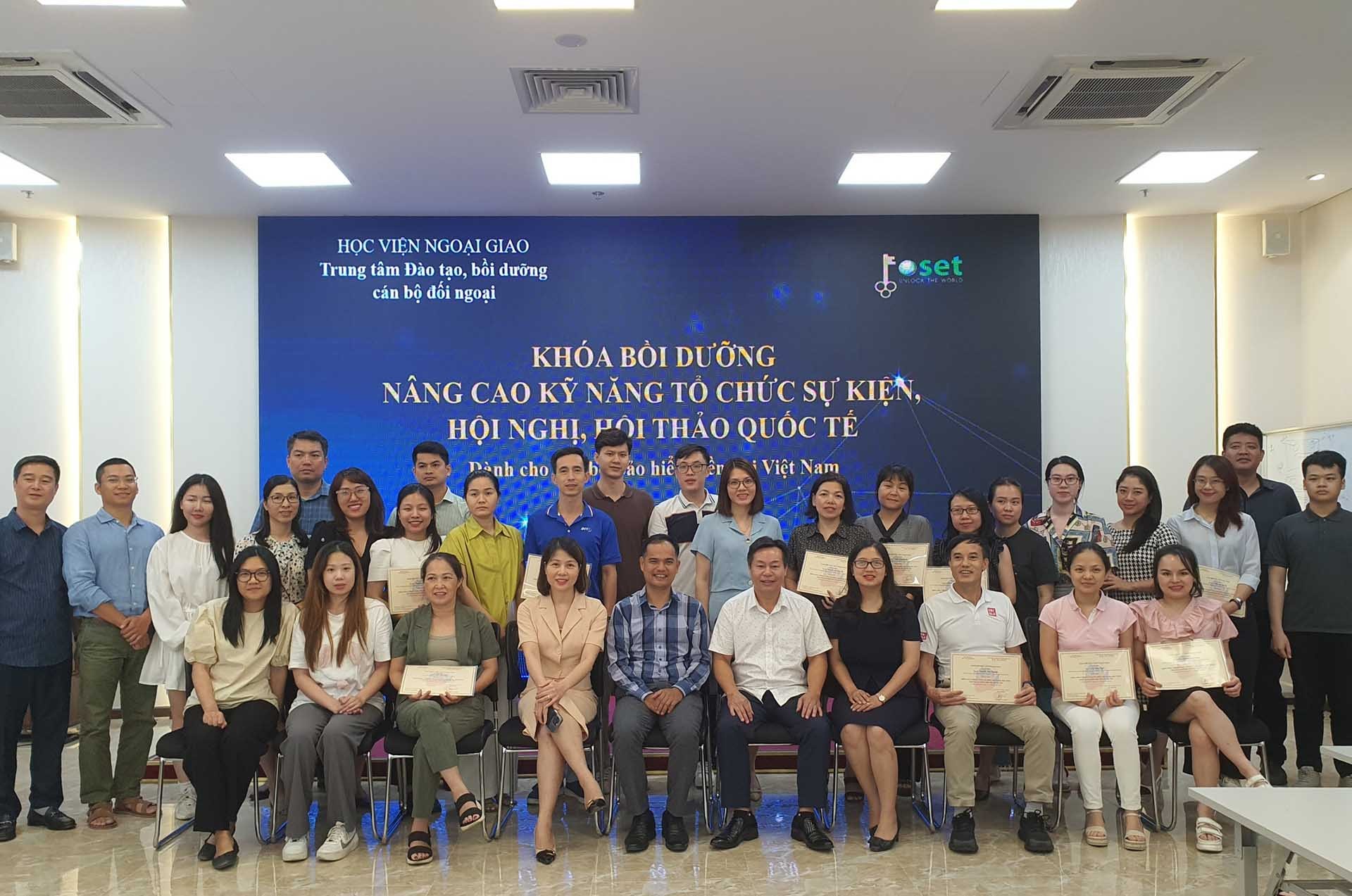 Đổi mới công tác đào tạo, bồi dưỡng hội nhập quốc tế cho cán bộ, công chức trong kỷ nguyên mới