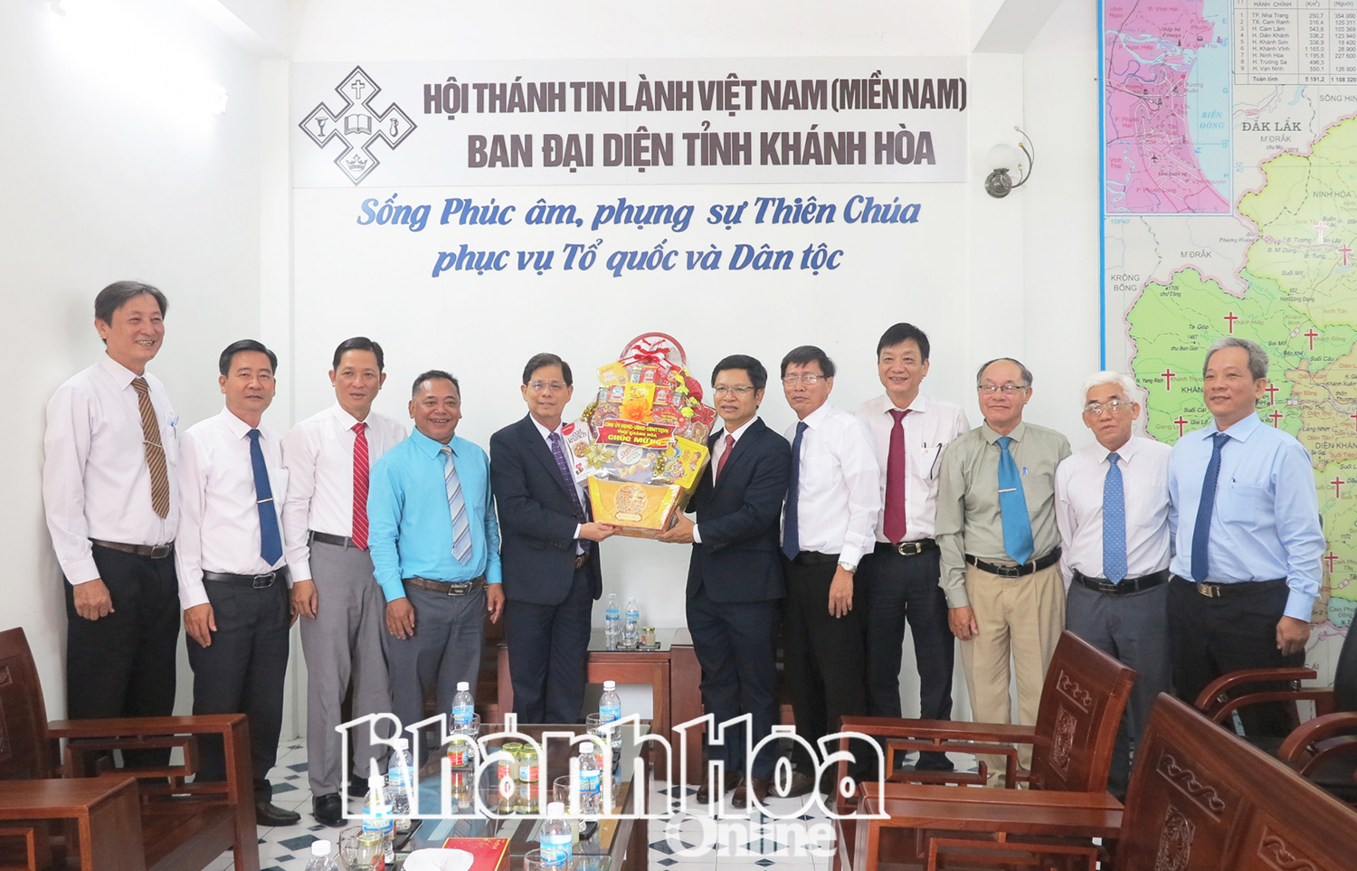 Chủ tịch UBND tỉnh Nguyễn Tấn Tuân thăm, chúc mừng Ban Đại diện Hội thánh Tin lành Việt Nam (miền Nam) tỉnh nhân dịp lễ Phục sinh