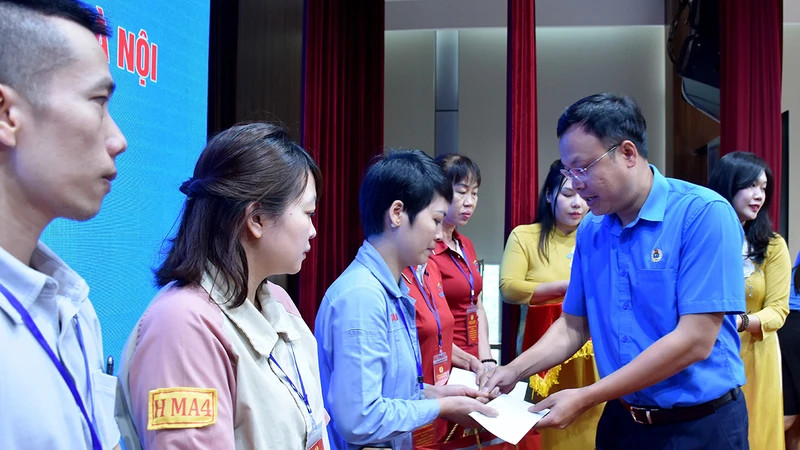 Lấy người lao động làm trung tâm trong xây dựng chính sách, pháp luật