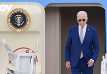 Tổng thống Joe Biden đến sân bay Nội Bài, bắt đầu chuyến thăm cấp Nhà nước Việt Nam