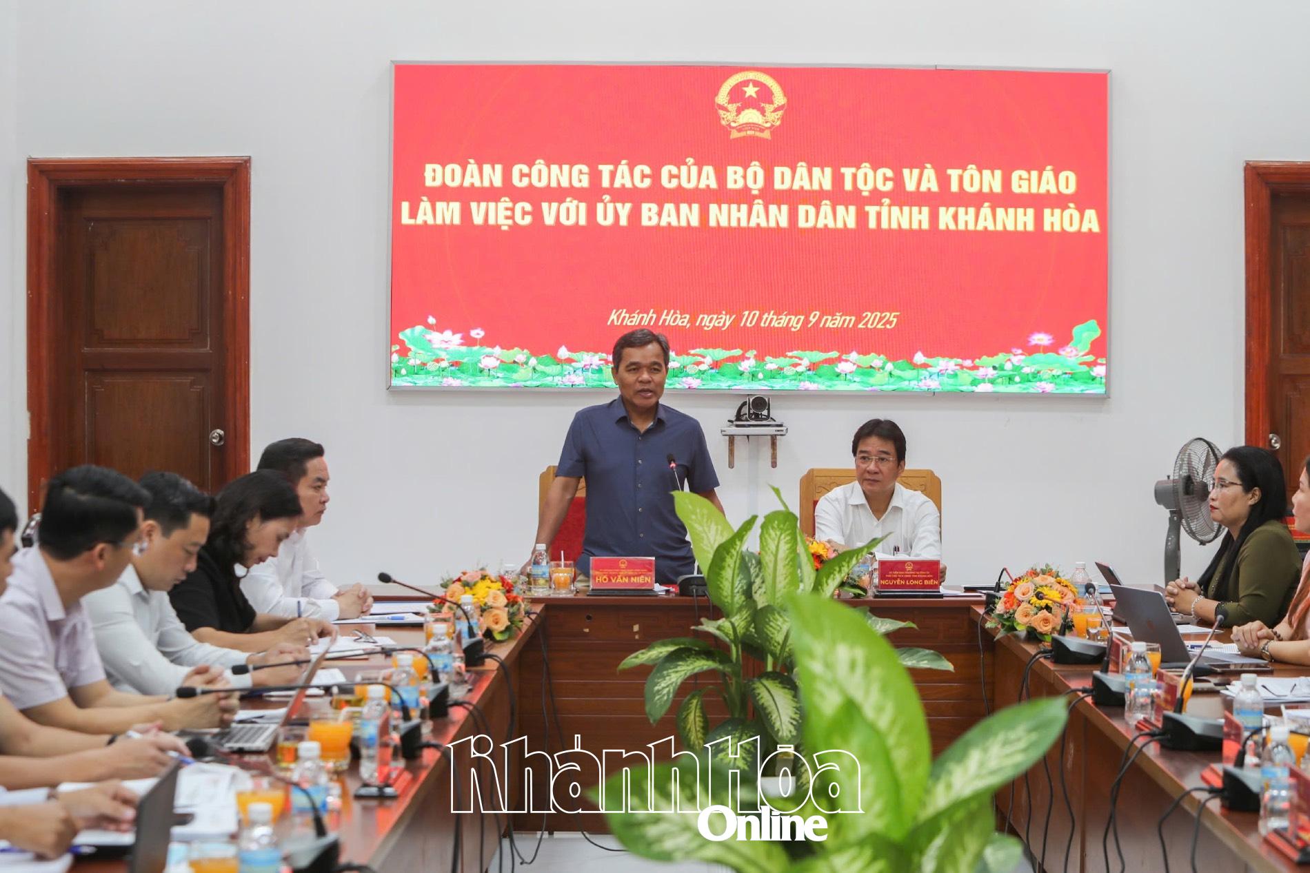 Thứ trưởng Thường trực Bộ Dân tộc và Tôn giáo Hồ Văn Niên làm việc với UBND tỉnh Khánh Hòa về công tác dân tộc và tôn giáo