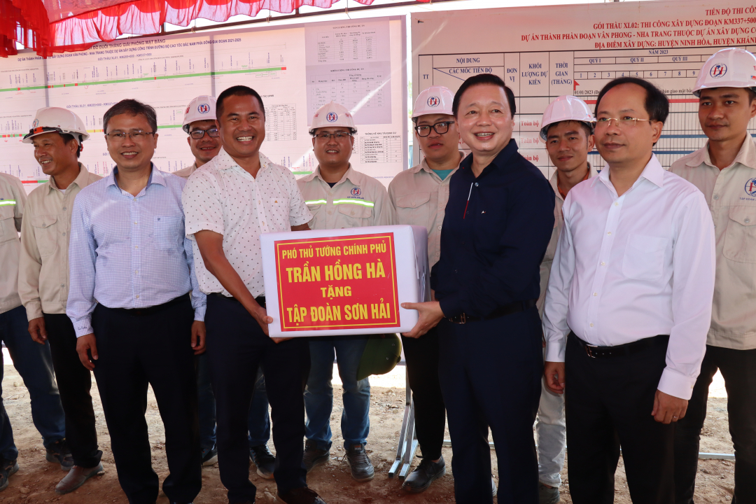 Phó Thủ tướng Trần Hồng Hà kiểm tra thi công cao tốc Vân Phong - Nha Trang