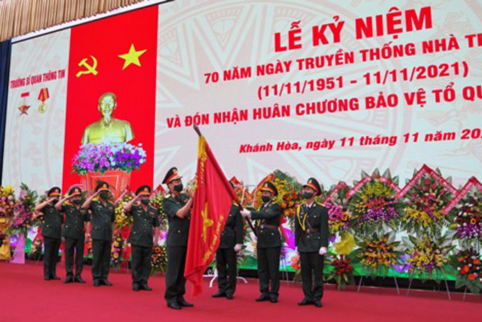 Trường Sĩ quan Thông tin tổ chức lễ kỷ niệm 70 năm Ngày truyền thống và đón nhận Huân chương Bảo vệ Tổ quốc hạng Nhì
